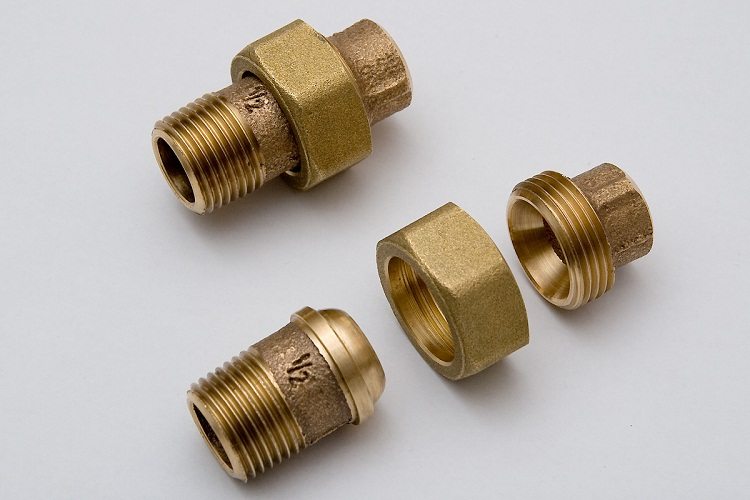 Les raccords de tuyauterie ont également des dimensions, ils sont indiqués à l'extérieur de la pièce Diamètres des tuyaux en cuivre en pouces et en millimètres