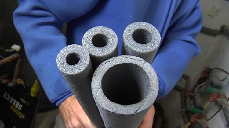 Lors du choix d'un matériau isolant, il convient de prendre en compte ses propriétés, son épaisseur, ainsi que le diamètre des tuyaux qui doivent être isolés Installation d'isolation thermique de pipelines