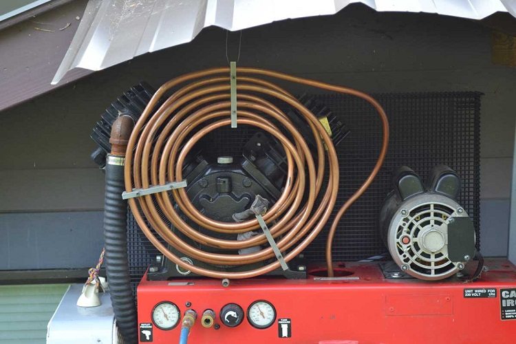 Les tuyaux en cuivre sont respectueux de l'environnement et ne sont pas sujets à la corrosion, ils sont donc considérés comme la meilleure option pour les systèmes de climatisation soudure des tubes de climatisation