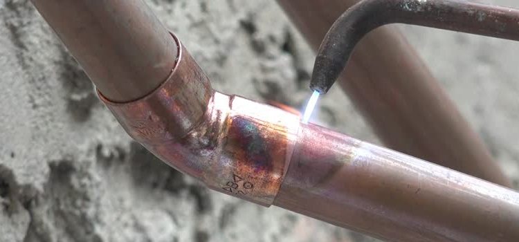 Le brasage des tuyaux en cuivre nécessite des outils et des matériaux spéciaux soudure des tubes de climatisation