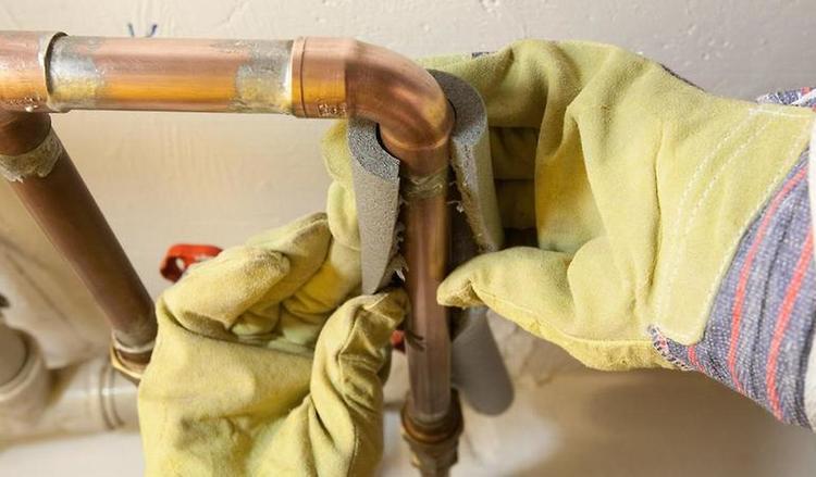Il est important que l'isolation puisse être montée facilement et sans frais inutiles Isolation thermique pour conduites d'eau