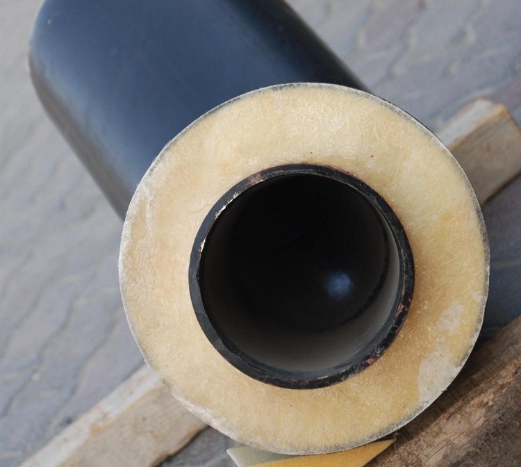 La mousse de polyuréthane est un matériau dense qui réduit considérablement les pertes de chaleur. Pipe PPU Pe