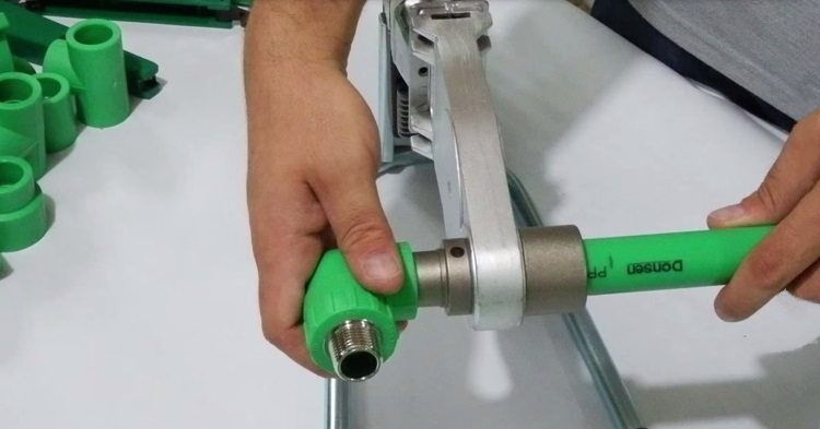 En plus du choix correct de l'outil et de la buse, il est également important de respecter strictement la technologie de soudage Pointes de fer à souder pour tuyaux en polypropylène