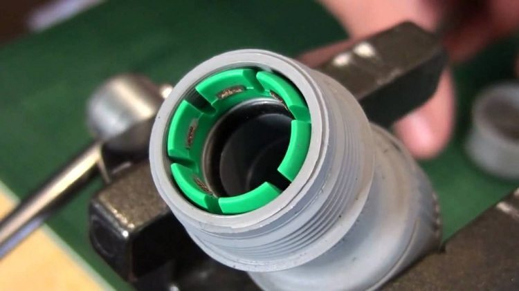 La conception du raccord à compression est simple et ne nécessite pas l'utilisation d'outils lors de l'installation Raccords à compression PND