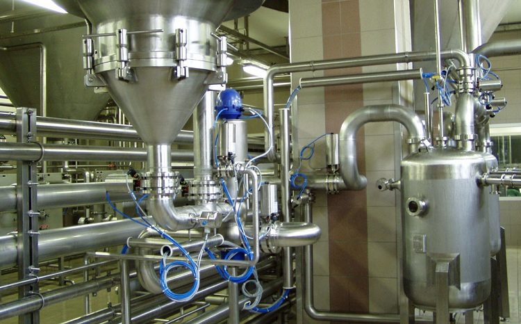 Les propriétés des tuyaux galvanisés leur permettent d'être utilisés pour transporter divers liquides agressifs, par exemple dans l'industrie chimique Tuyau galvanisé électrosoudé