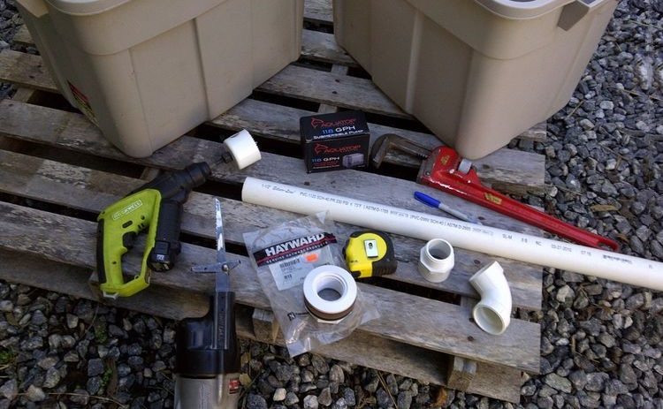 Avant de commencer les travaux, préparez le tuyau, les raccords et les outils simples Plomberie en polypropylène bricolage