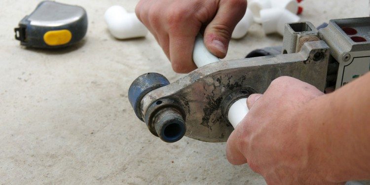 L'installation de tuyaux en polypropylène est effectuée par soudage, pour cela, vous devez disposer d'un appareil spécial Plomberie en polypropylène bricolage