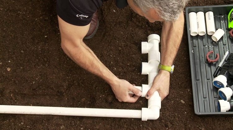 Pour connecter les tuyaux, des raccords en même matériau que les tuyaux sont utilisés, ils peuvent être soudés ou collés Plomberie en polypropylène bricolage