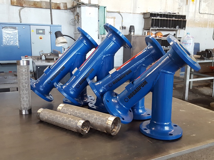 Les filtres sont disponibles en différents diamètres pour une installation dans les canalisations domestiques et industrielles. Bride de filtre à mailles