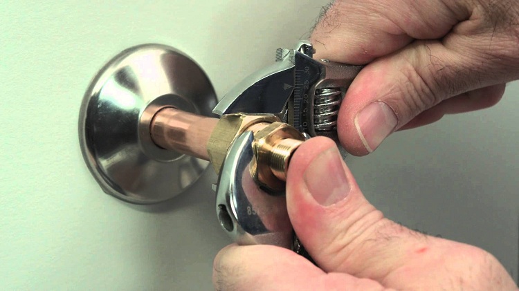 Pour réaliser une connexion pliable, vous devez choisir un raccord fileté à compression ou conventionnel Raccords en laiton