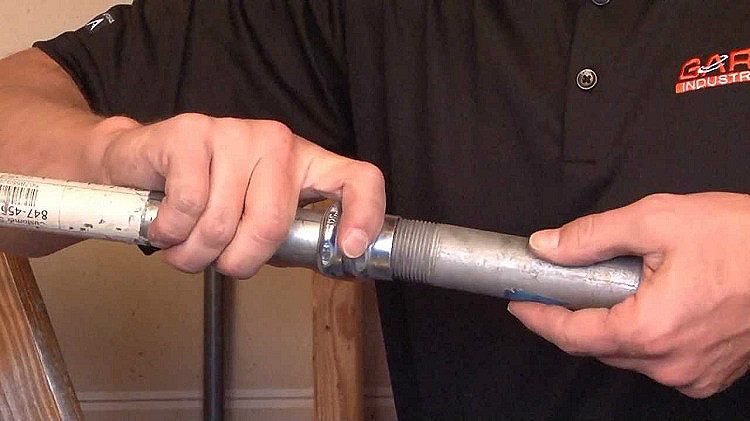 Le remplacement des éléments d'alimentation en eau galvanisés peut être nécessaire après 15 ans de fonctionnement, si la composition de l'eau est agressive pour le revêtement de zinc Conduites d'eau galvanisées