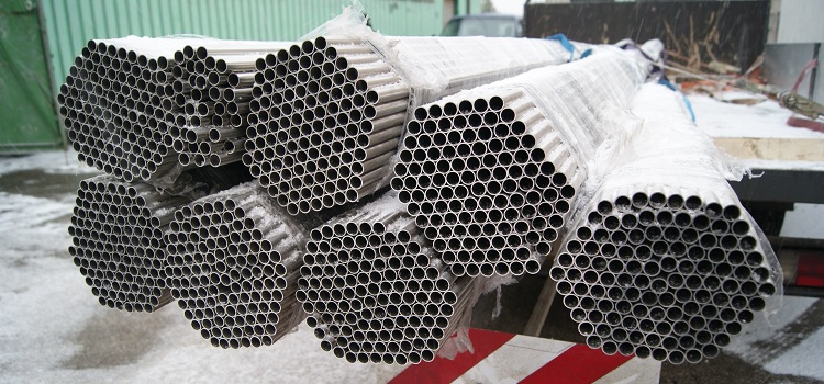 Les produits galvanisés sont utilisés beaucoup moins souvent pour les systèmes d'alimentation en eau que les autres types de tuyaux, en raison des propriétés du zinc et des caractéristiques d'installation Conduites d'eau galvanisées