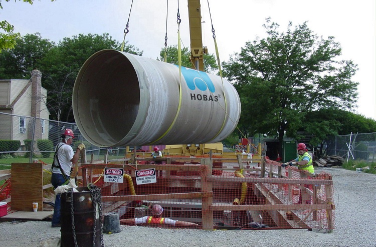 De grands tuyaux sont utilisés pour la pose des systèmes d'eau domestique, de chauffage et de gaz Tubes en acier de grand diamètre
