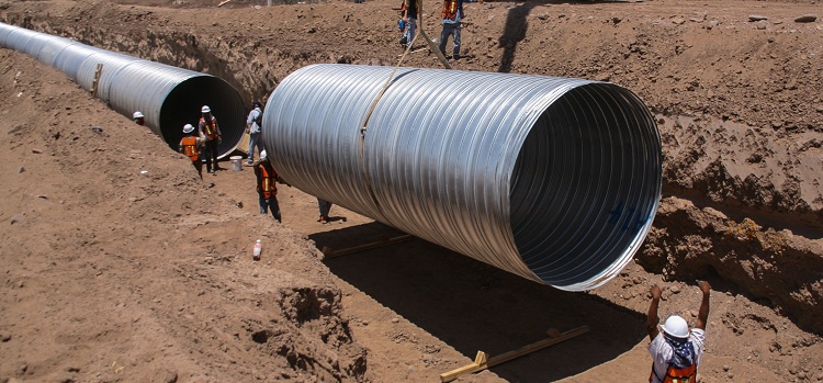 Pour les autoroutes transportant de grands volumes de fluide de travail, des tuyaux de grands diamètres sont utilisés Tubes en acier de grand diamètre