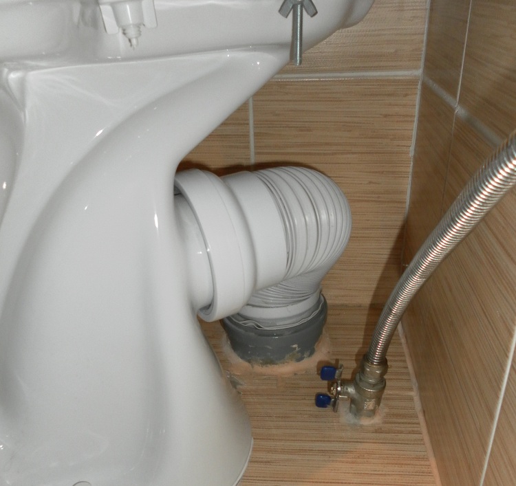 L'ondulation correctement installée peut être utilisée jusqu'à 10 ans Ondulation pour les toilettes