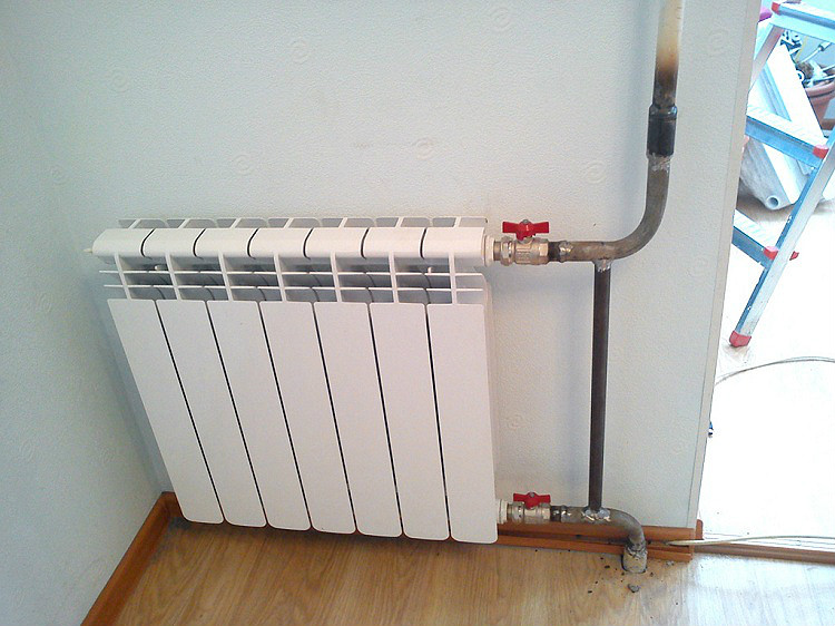Des vannes de ce type sont installées sur les systèmes de chauffage, de plomberie et autres Robinet à bille avec américain
