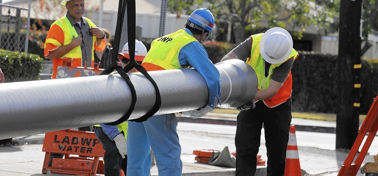 Les tuyaux sous pression sont utilisés pour la construction de réseaux d'égouts de différentes tailles Conduites sous pression