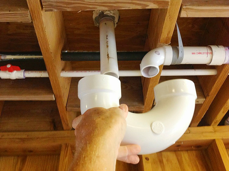 Pour l'installation d'un système de ventilation domestique qui ne nécessite pas de fonctionnement sous haute pression et température, de simples tuyaux d'égout peuvent être utilisés Tuyaux de ventilation