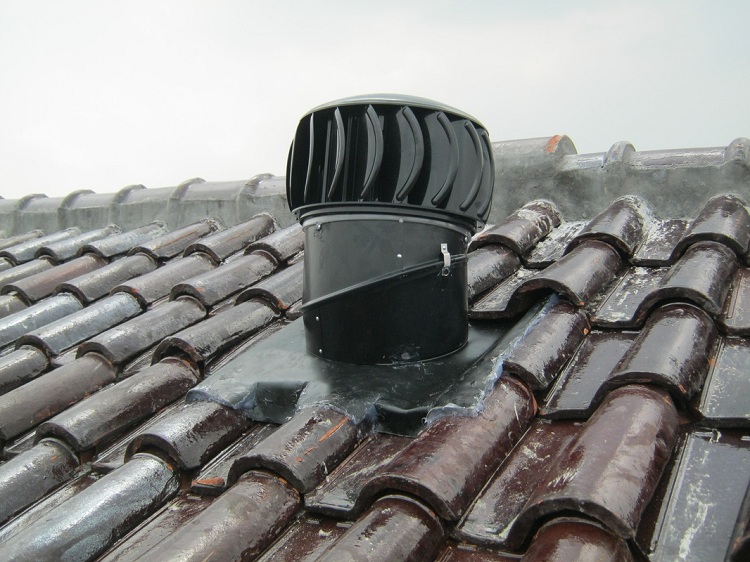 La hauteur et le diamètre du tuyau dépendent du type de ventilation, du volume de la pièce et d'autres facteurs Tuyau de ventilation de toit