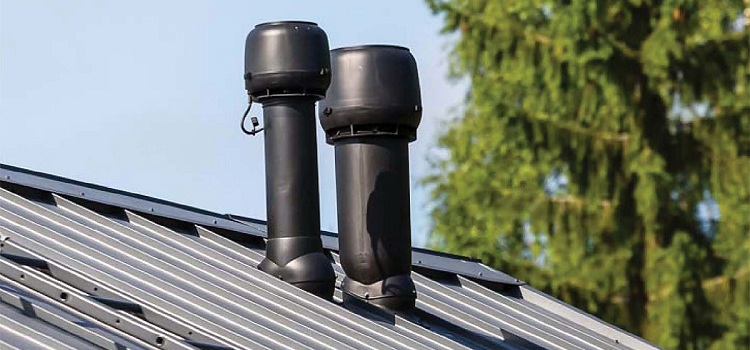 Les tuyaux de ventilation sont le plus souvent affichés sur le toit et l'installation d'un tel système doit être effectuée conformément à toutes les règles Tuyau de ventilation de toit