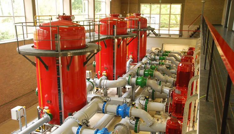 Le volume des réservoirs d'incendie dépend du type d'installation et du taux d'eau d'extinction d'incendie Alimentation en eau d'incendie interne