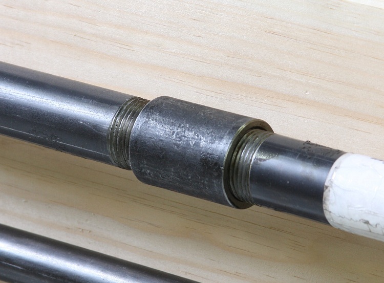 Des raccords filetés de différents types sont utilisés dans l'installation de canalisations métalliques Couplage