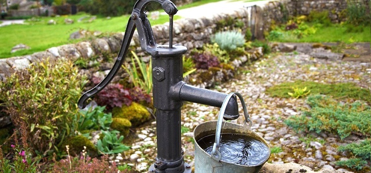 Installation d'un puits pour l'eau potable - une mesure nécessaire dans les domaines privés qui n'ont pas d'alimentation en eau centralisée Construction d'un puits pour l'eau
