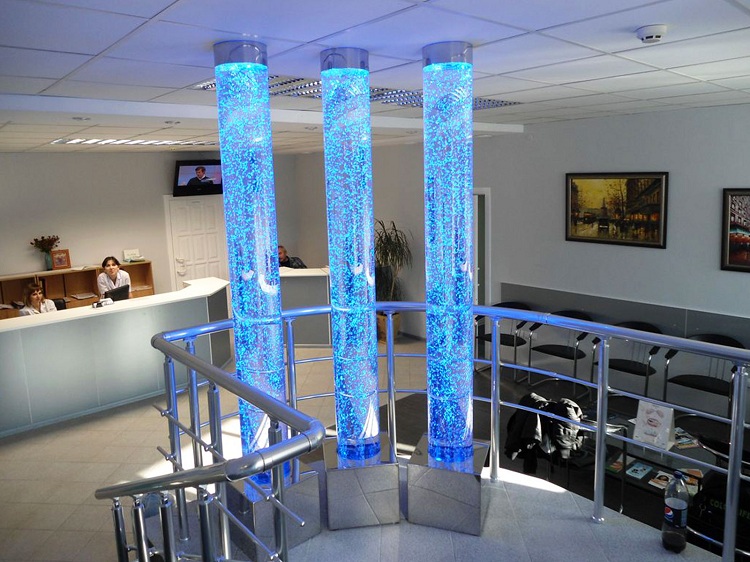 Des tuyaux similaires peuvent devenir la base de l'article intérieur d'origine. Tuyau en polycarbonate