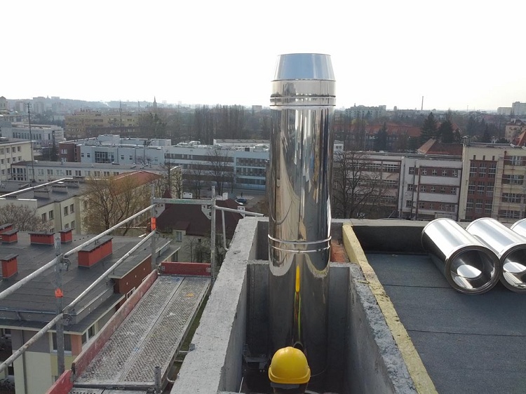 Des tuyaux de plus grand diamètre sont installés sur les poêles et les chaudières qui consomment des combustibles solides Dimensions sandwich de tuyau de cheminée