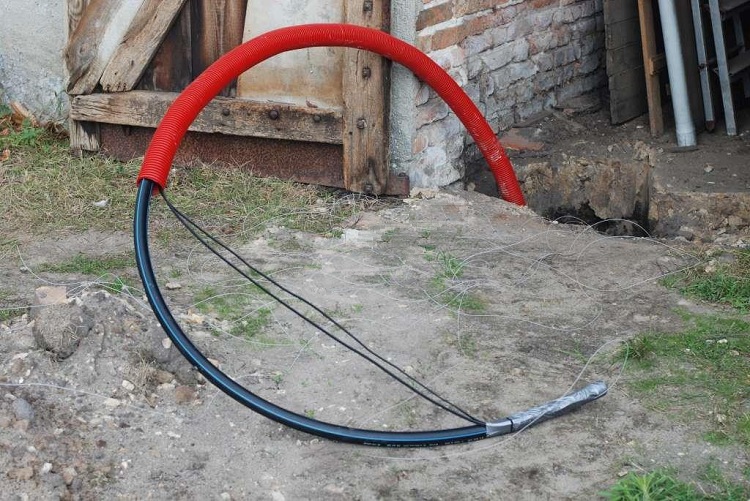 Les modèles avec une broche facilitent considérablement le placement du câble à l'intérieur du tuyau Tuyau DKS