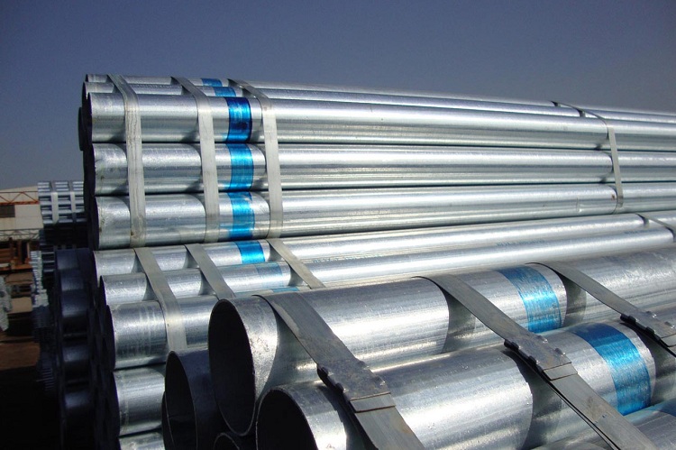 Les tuyaux de protection en zinc n'ont pas peur de la corrosion, ils durent donc plus longtemps que d'habitude Types de tuyaux
