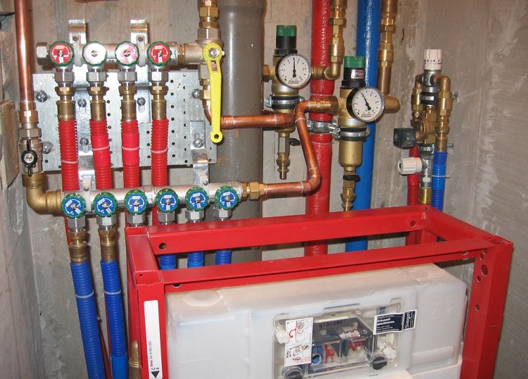 Dans le système collecteur, aucune chute de pression ne se produit, ce qui est un gros plus de ce circuit Plomberie dans l'appartement