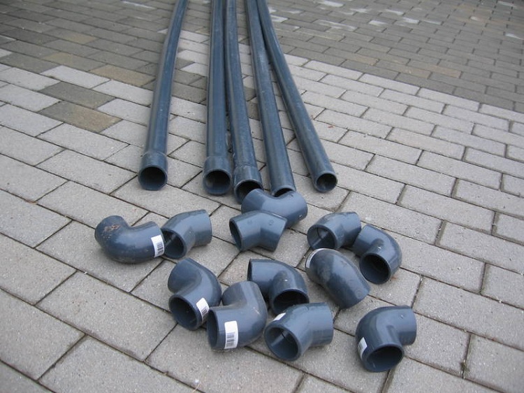 Les tuyaux en plastique pour les systèmes de drainage sont beaucoup plus légers et plus faciles à installer que l'acier ou la fonte Remplacement des tuyaux