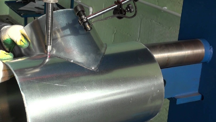 Le soudage à froid est effectué sur des équipements spéciaux dans des conditions industrielles. Comment faire cuire des pipes