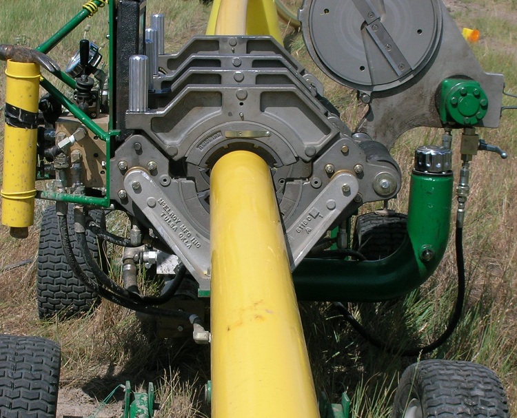L'installation d'un gazoduc à partir de tuyaux en PE est réalisée par soudage bout à bout ou raccords Tuyaux en polyéthylène pour l'alimentation en gaz