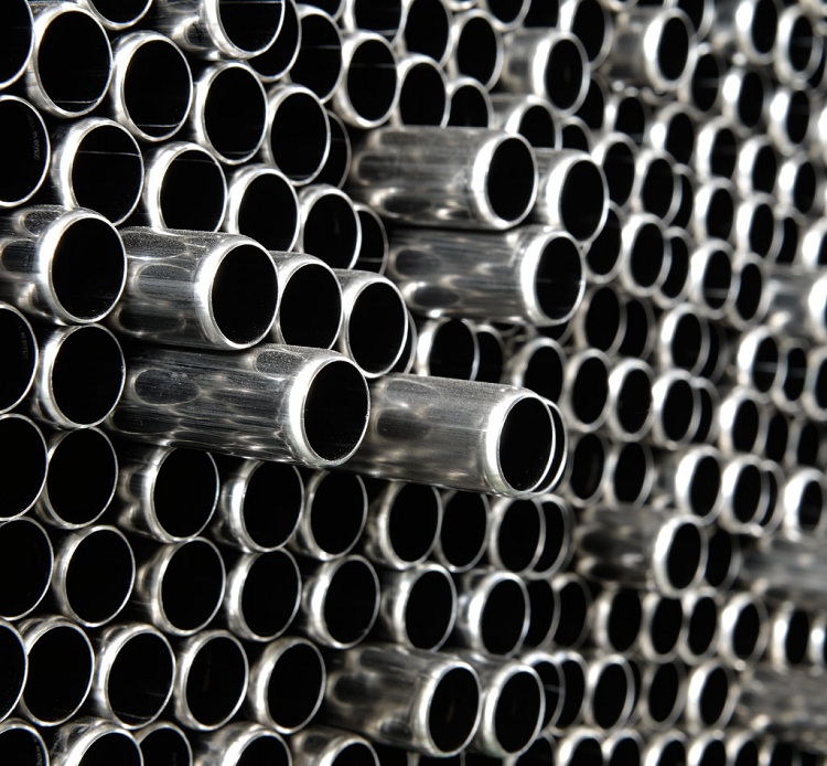 Pour la fabrication d'éléments récepteurs, seuls des tuyaux en acier inoxydable sont utilisés Tuyau d'admission