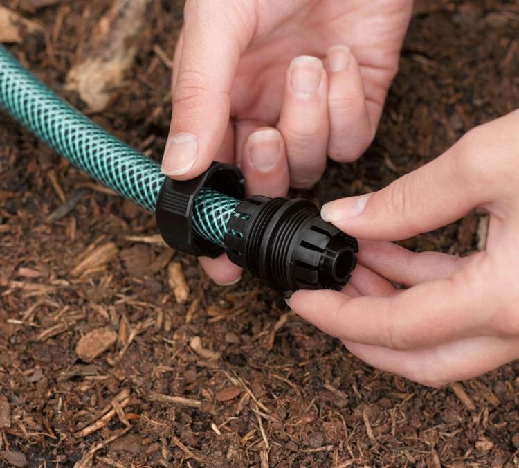 Les tuyaux et tuyaux flexibles sont assemblés à l'aide de raccords rapides Joint de tuyau en plastique