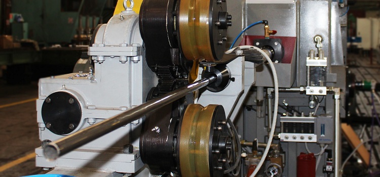 Les tubes sans soudure sont produits par laminage à froid et à chaud sur des machines spéciales Comment les tuyaux