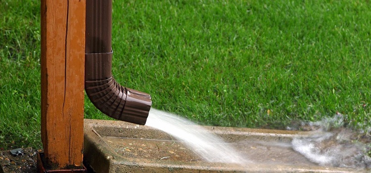 Un coude pour un tuyau de drainage est un élément utilisé pour plier le drain à angle droit Coude de tuyau de descente