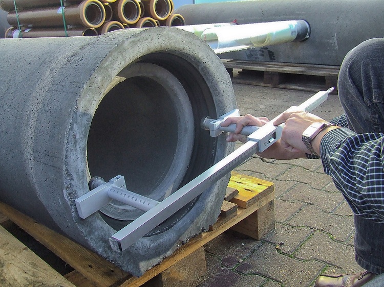 Les produits en forme de cloche ont une extension à l'extrémité dans laquelle le bord du tuyau suivant est inséré Pipes à cloche