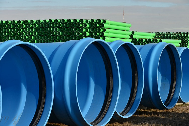 Les tuyaux en polymères sont équipés de bandes élastiques d'étanchéité dans la douille, ce qui simplifie et accélère considérablement leur installation Pipes à cloche