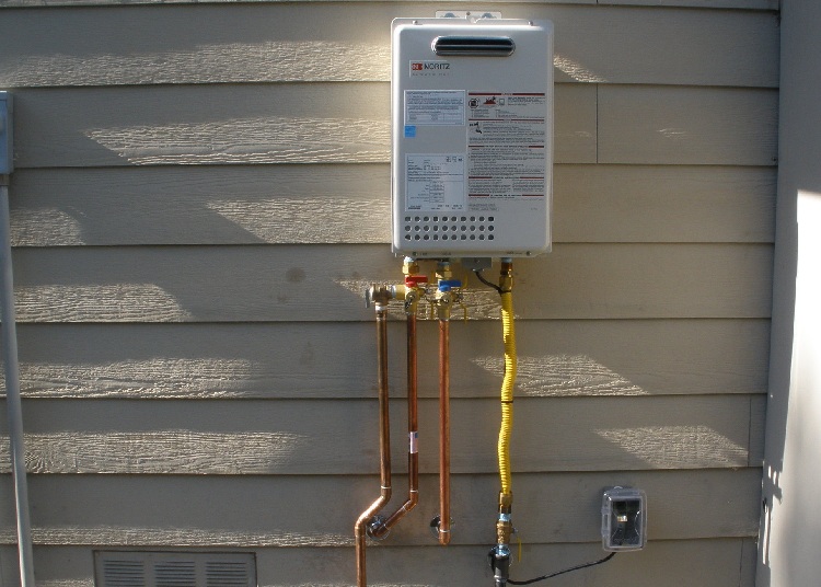 En utilisant une connexion à soufflet, il est facile de connecter un geyser ou une chaudière au réseau d'alimentation Soufflet pour eau et gaz