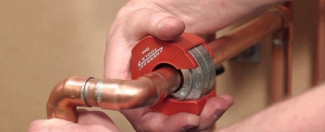 Coupe-tube pour tubes en cuivre