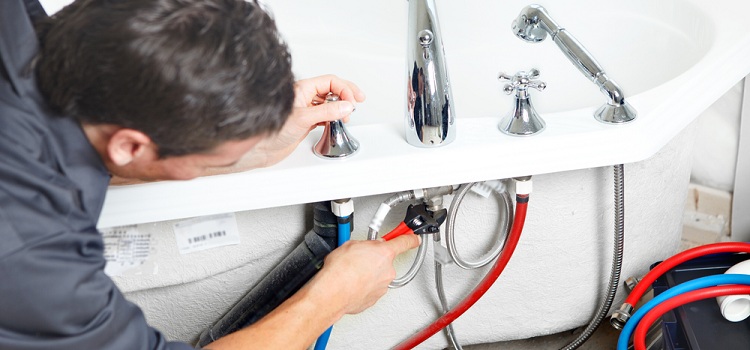 Le remplacement des tuyaux d'eau et d'égout dans la salle de bain est un processus simple, mais nécessite certaines connaissances Remplacement des tuyaux dans la salle de bain