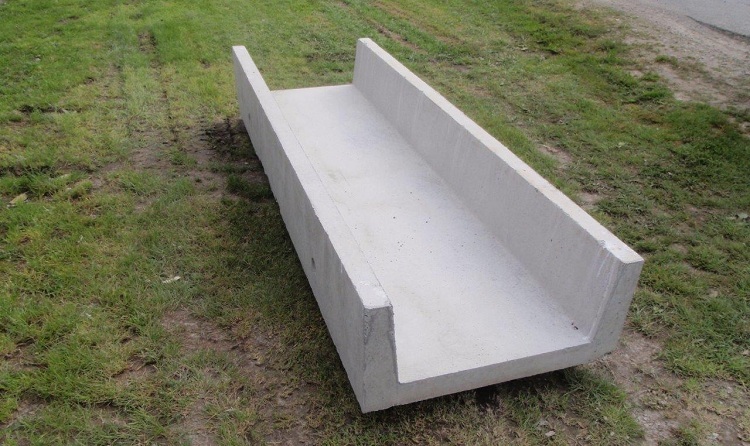 Les plateaux sont fabriqués à partir de différentes qualités de béton et peuvent avoir différentes formes Plateaux de drainage en béton