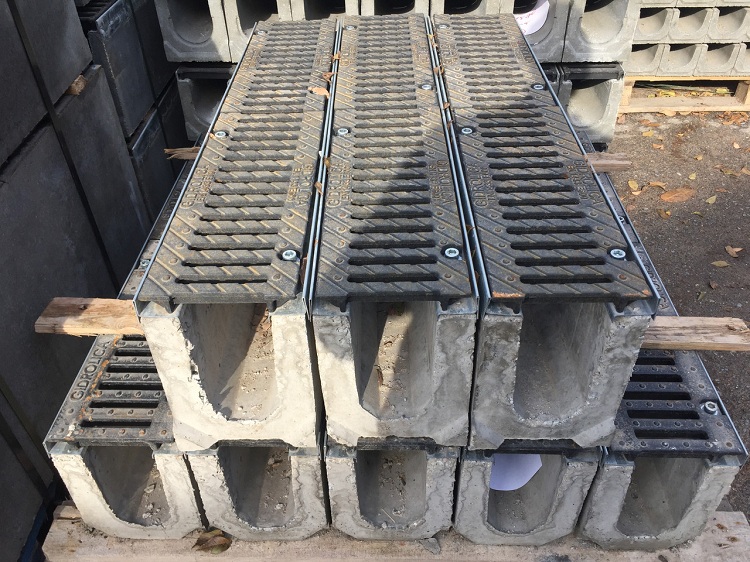 Les plateaux sont complétés par des couvercles en fonte ou en métal Plateaux de drainage en béton