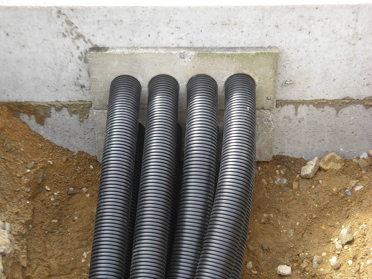 Les tubes lumineux ne conviennent que pour une installation ouverte Tuyau de câble