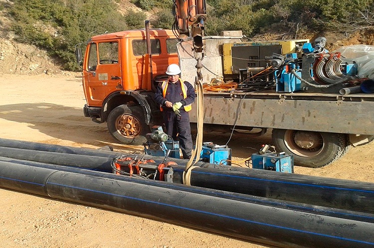 L'un des avantages de l'utilisation de tuyaux en polyéthylène est leur grande vitesse d'installation. Trenching
