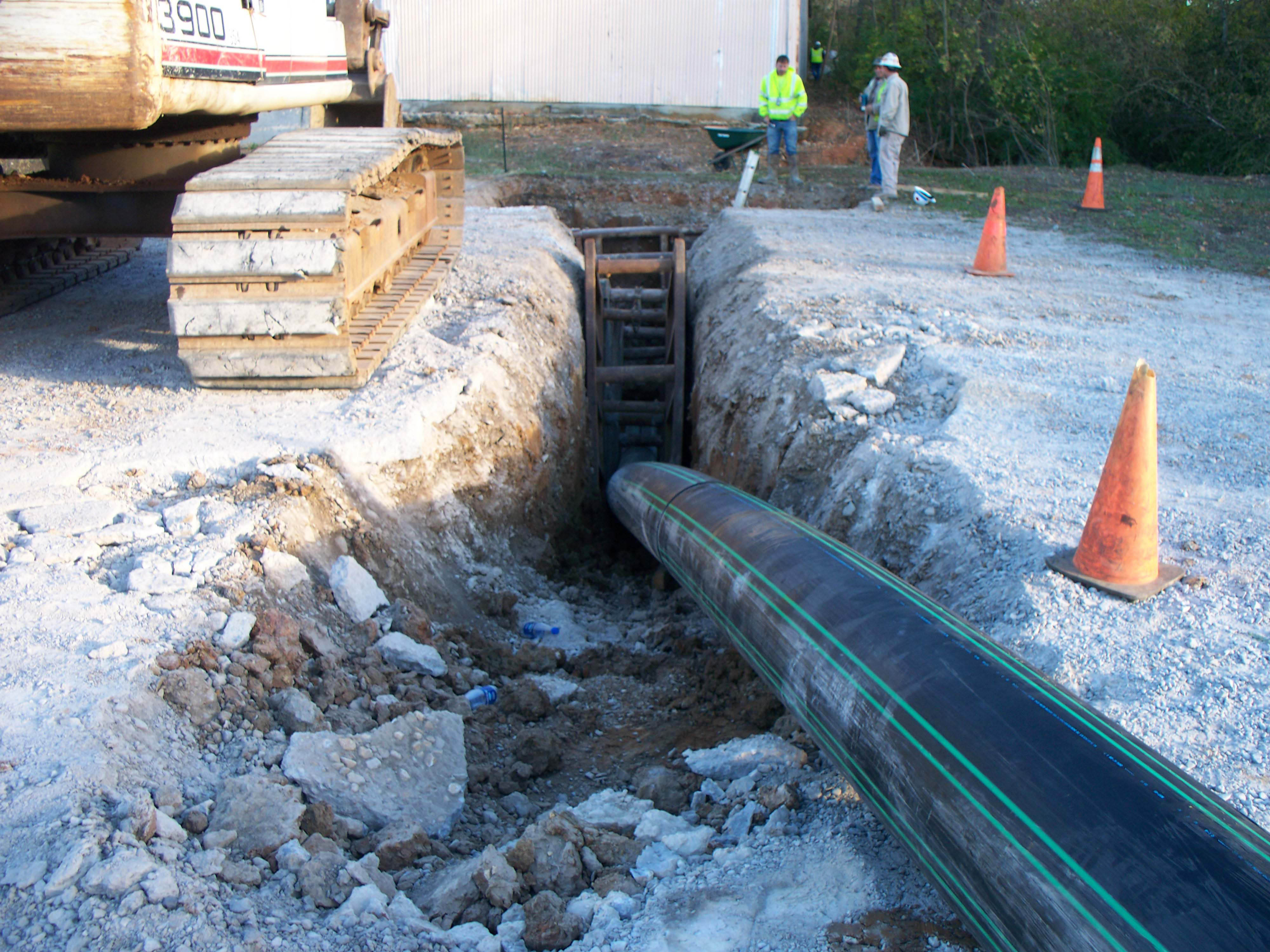 Dans un sol meuble pour la pose de tuyaux souterrains, utilisez la méthode de perforation Trenching