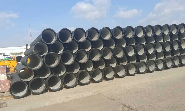 Si l'autoroute sera située à une grande profondeur, alors seuls des tuyaux métalliques sont utilisés pour son installation Pose de conduites d'eau